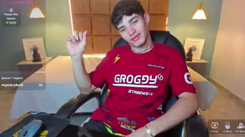 ALejoo Saenz online show from October 2025 07:05:02 PM