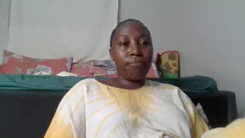 Snapshot of alesha_ chatting on October 2025 07:12:01 PM Noreen Kennth and Emilly online show from October 2025 07:12:01 PM