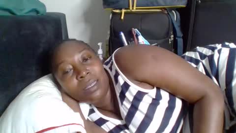 Snapshot of alesha_ chatting on November 2025 09:25:01 PM Noreen Kennth and Emilly online show from November 2025 09:25:01 PM