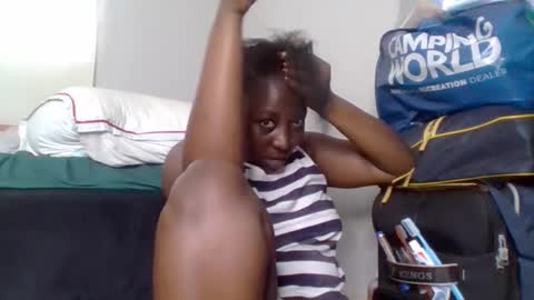 Snapshot of alesha_ chatting on November 2025 09:31:02 AM Noreen Kennth and Emilly online show from November 2025 09:31:02 AM