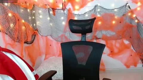 Snapshot of alessandralb chatting on October 2025 10:21:01 AM Alessandra Leblanc online show from October 2025 10:21:01 AM