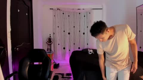 Snapshot of alessandro_wizard chatting on January 2025 11:39:01 PM Alessandro online show from January 2025 11:39:01 PM