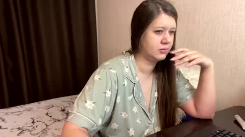 Snapshot of aletta_oushen chatting on December 2024 12:05:01 PM Aletta Oushen online show from December 2024 12:05:01 PM