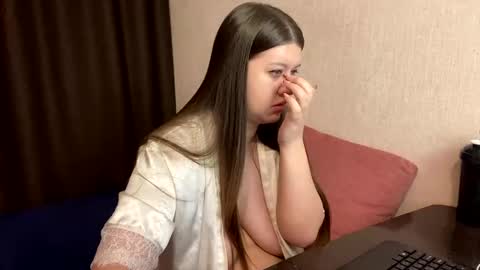 Snapshot of aletta_oushen chatting on December 2024 11:45:02 PM Aletta Oushen online show from December 2024 11:45:02 PM