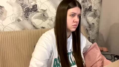 Snapshot of aletta_oushen chatting on February 2025 07:05:02 PM Aletta Oushen online show from February 2025 07:05:02 PM