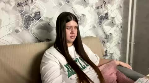 Snapshot of aletta_oushen chatting on February 2025 01:59:01 PM Aletta Oushen online show from February 2025 01:59:01 PM