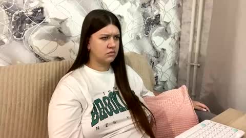 Snapshot of aletta_oushen chatting on February 2025 05:53:02 PM Aletta Oushen online show from February 2025 05:53:02 PM