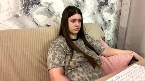 Snapshot of aletta_oushen chatting on February 2025 04:00:02 PM Aletta Oushen online show from February 2025 04:00:02 PM