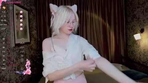 Lola online show from October 2025 03:20:02 PM