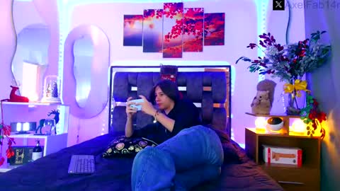 Snapshot of alex_and_fabian chatting on December 2024 06:25:01 PM sneider online show from December 2024 06:25:01 PM