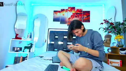 Snapshot of alex_and_fabian chatting on January 2025 06:48:01 PM sneider online show from January 2025 06:48:01 PM