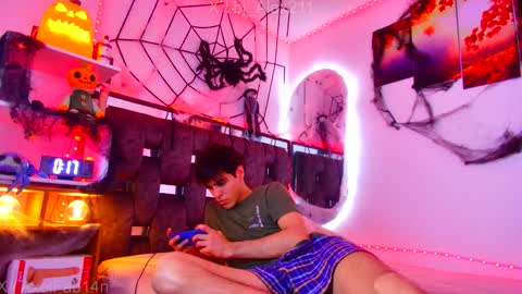 Snapshot of alex_and_fabian chatting on October 2025 06:41:02 PM sneider online show from October 2025 06:41:02 PM