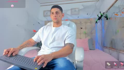 Snapshot of alex_cute77 chatting on October 2025 11:18:02 AM alex online show from October 2025 11:18:02 AM