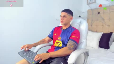 Snapshot of alex_cute77 chatting on October 2025 11:52:02 AM alex online show from October 2025 11:52:02 AM