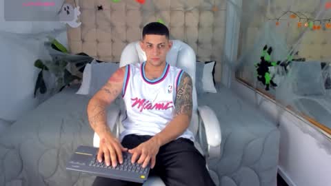 Snapshot of alex_cute77 chatting on October 2025 11:45:02 AM alex online show from October 2025 11:45:02 AM