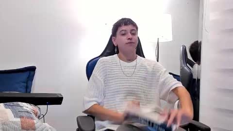 Snapshot of alex_poett chatting on February 2025 06:58:02 AM Residente0xxx online show from February 2025 06:58:02 AM