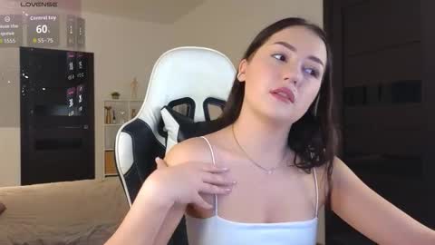 Snapshot of alexa_2007 chatting on November 2025 02:35:01 AM Alexa dont forget to thumbs up me online show from November 2025 02:35:01 AM