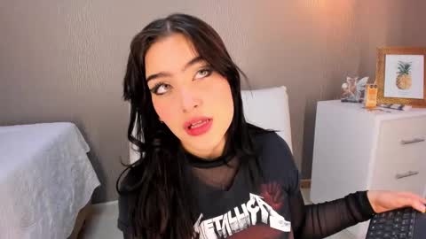 Alexa Thaylor online show from December 2024 09:00:02 PM