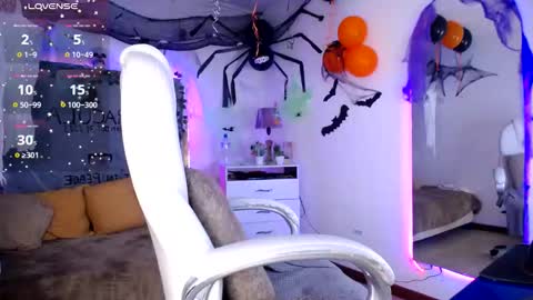 Alexa Moon online show from October 2025 04:35:02 PM