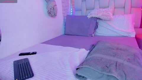 Alexandra Miller online show from January 2025 03:04:01 PM