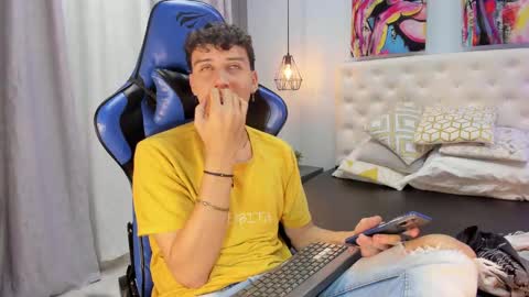 Alex online show from December 2024 04:03:02 AM