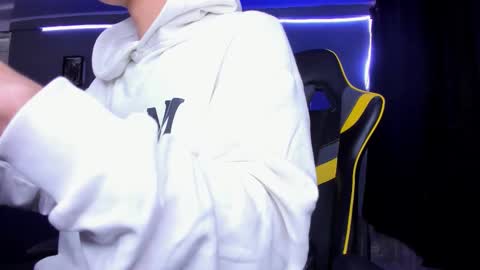 alexgiraldo__ online show from November 2025 12:37:02 PM