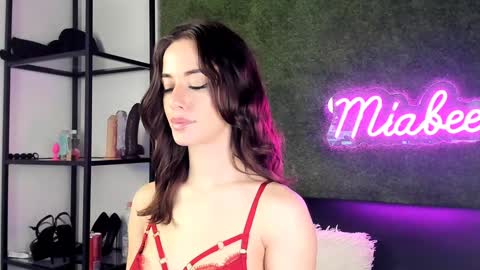 alexisbanx online show from December 2024 01:45:02 PM