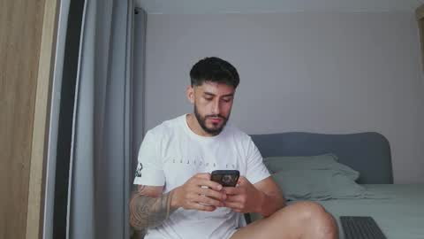 Snapshot of alexxxmachine chatting on October 2025 10:58:02 PM Alex freelance model instagram alex b229 online show from October 2025 10:58:02 PM