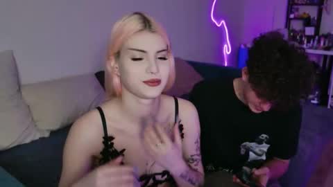 Snapshot of alice118james chatting on September 2025 06:08:01 PM alice and james online show from September 2025 06:08:01 PM