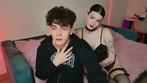 Snapshot of alice118james chatting on November 2025 04:49:01 PM alice and james online show from November 2025 04:49:01 PM