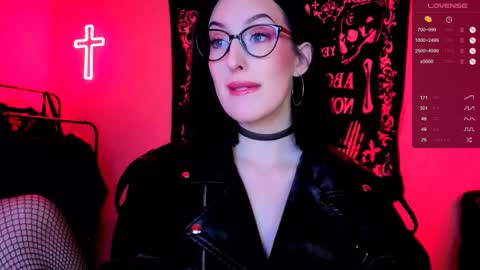 Snapshot of alice___mistress chatting on October 2025 12:53:02 AM Miss Alice online show from October 2025 12:53:02 AM
