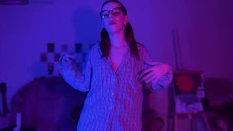 Alice online show from November 2025 09:48:02 PM