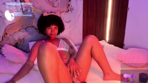 Mey online show from October 2025 10:32:02 PM