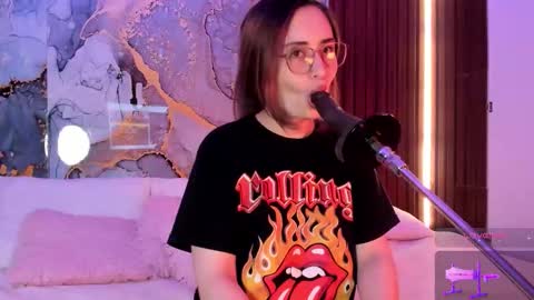 Mey online show from October 2025 02:56:01 AM