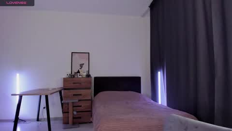 alice_dias online show from December 2024 04:27:02 PM