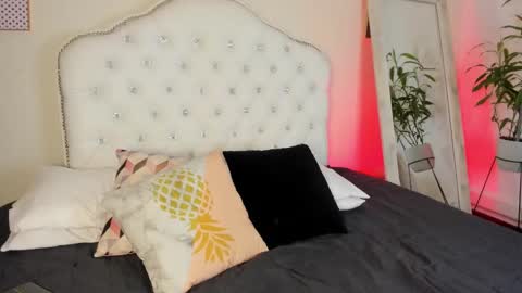 Alice Graay  online show from September 2025 08:35:02 PM