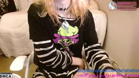 Snapshot of alice_hatchette chatting on October 2025 10:15:01 AM Alice Hatchette online show from October 2025 10:15:01 AM