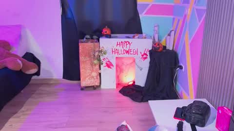 Alice online show from October 2025 07:04:02 PM