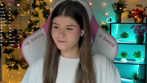 Snapshot of alice_tails chatting on September 2025 10:13:01 PM Alice online show from September 2025 10:13:01 PM