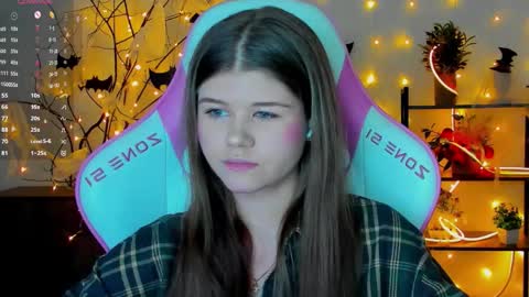 Snapshot of alice_tails chatting on October 2025 11:07:01 PM Alice online show from October 2025 11:07:01 PM