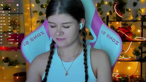 Snapshot of alice_tails chatting on November 2025 10:21:01 PM Alice online show from November 2025 10:21:01 PM