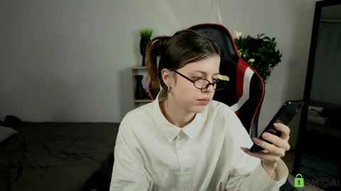 Snapshot of alice_whiteflower chatting on October 2025 03:20:02 AM Alice online show from October 2025 03:20:02 AM