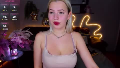 Snapshot of alicefreman chatting on December 2024 12:49:01 PM Alice online show from December 2024 12:49:01 PM