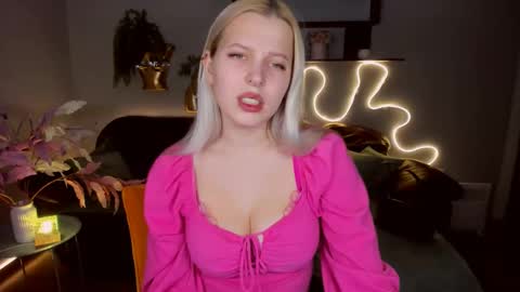 Snapshot of alicefreman chatting on February 2025 10:07:01 AM Alice online show from February 2025 10:07:01 AM