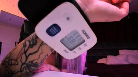 Snapshot of alicelidse chatting on November 2025 01:44:01 PM Alice online show from November 2025 01:44:01 PM