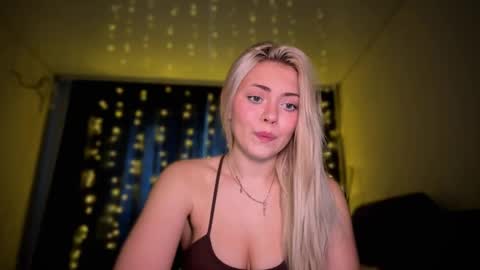 Snapshot of aliceoceaneyes chatting on November 2025 12:27:01 PM aliceoceaneyes online show from November 2025 12:27:01 PM