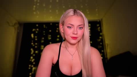 Snapshot of aliceoceaneyes chatting on November 2025 12:27:01 PM aliceoceaneyes online show from November 2025 12:27:01 PM