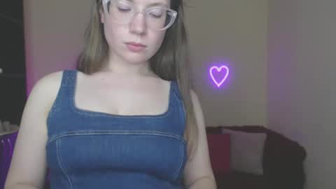 Snapshot of alicia_folow chatting on February 2025 04:30:02 PM Alicia online show from February 2025 04:30:02 PM