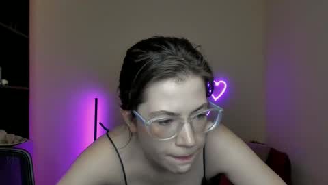 Snapshot of alicia_folow chatting on March 2025 09:59:02 PM Alicia online show from March 2025 09:59:02 PM