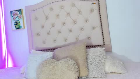 Snapshot of alicia_trece chatting on January 2025 12:54:01 AM online show from January 2025 12:54:01 AM